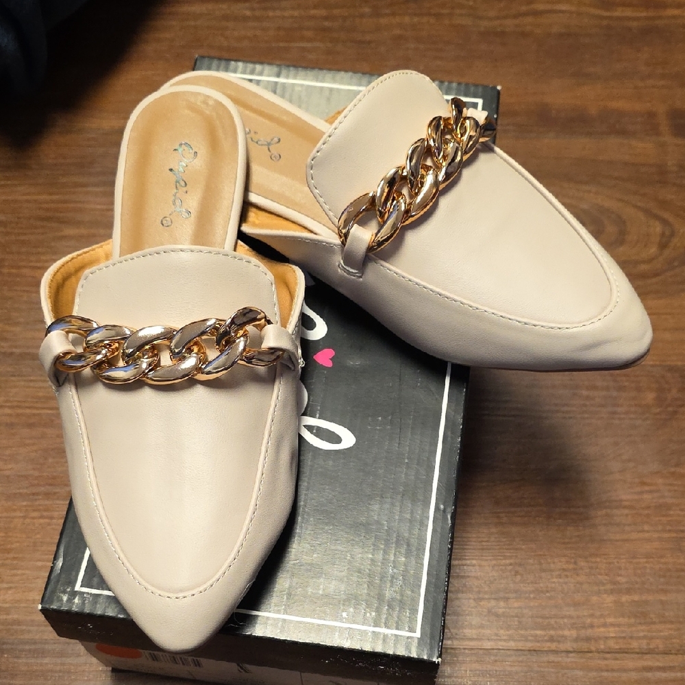 Qupid Cream Pointed Toe Chain Mules